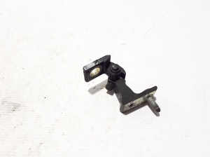   Esiukse alumine hing  - 8B5831401A 