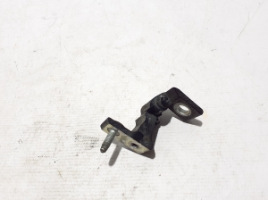   Esiukse alumine hing  - 8B5831402A 
