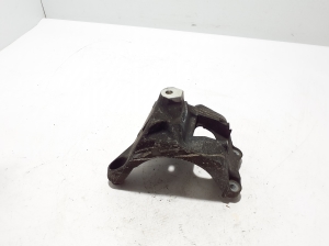 Engine bracket - 8B3199308