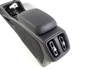 VOLVO XC40 (2017–2026) Center console 32352198 - 2