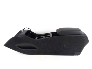 VOLVO XC40 (2017–2026) Center console 32352198 - 3