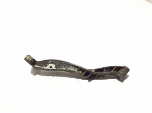 AUDI A5 (2016–2026) Muu kinnitus 06R129723A - 2