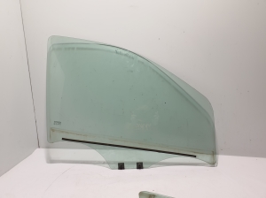 Fenster Scheibe Tür vorne - 803125632R
