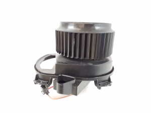 Mercedes Benz B-Class 242 (2013–2019) Salongi puhuri mootor A2469062501 - 2