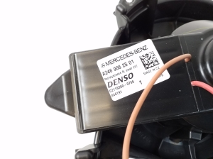 Mercedes Benz B-Class 242 (2013–2019) Salongi puhuri mootor A2469062501 - 3
