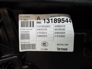 Mercedes Benz A-Class 176 (2012–2018) Priekšējo durvju logu pacēlājs un tā daļas A1767206500 - 3
