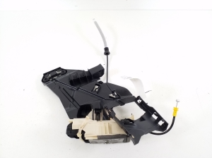 VOLVO XC40 (2017–2026) Rear side door lock 32131412 - 2