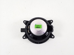 VOLVO XC40 (2017–2026) Rear side door speaker 31489043 - 3