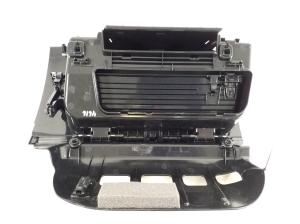 VOLVO XC40 (2017–2026) Glove box 31442718 - 4