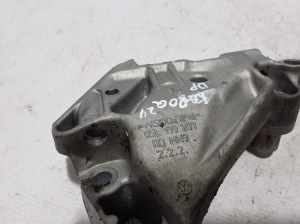 Skoda Karoq (2017–2026) Motorhalter 05L199207 - 2