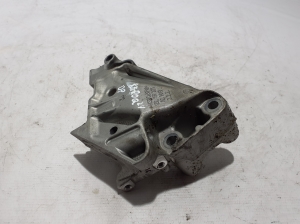 Skoda Karoq (2017–2026) Motorhalter 05L199207 - 4