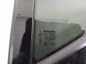 VOLVO XC40 (2017–2026) Aizmugurējo sānu durvju trīsstūrveida stikls 32244805 - 2