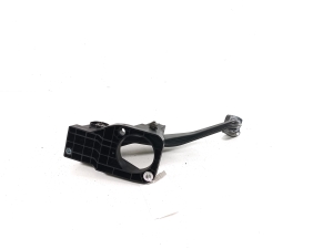 Mercedes Benz A-Class 176 (2012–2018) Piduripedaal A2462900401 - 2