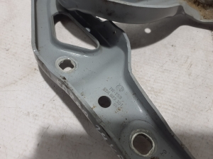 Skoda Karoq (2017–2026) Hood hinge 57A823301 - 3