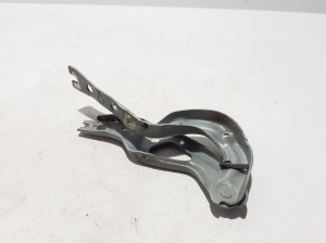 Skoda Karoq (2017–2026) Hood hinge 57A823301 - 4