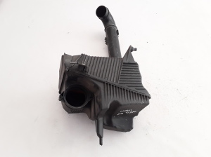 RENAULT Megane II (2002–2009) Luftfiltergehäuse 8200369775