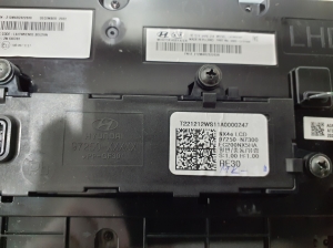 Hyundai Tucson (2015–2026) Ekrāns 96525CZ101NNB - 2