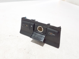 Hyundai Tucson (2015–2026) USB port 84632N7100 - 3
