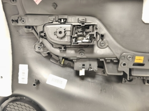 TOYOTA Yaris (2011–2020) Priekšējo durvju apšuvums 676200DR80 - 2