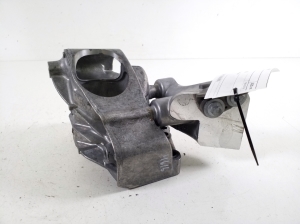 VOLVO XC40 (2017–2026) Engine bracket 32428049 - 2