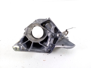 VOLVO XC40 (2017–2026) Engine bracket 32428049 - 3