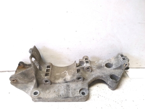 Volkswagen Sharan (1995–2010) Lichtmaschinenhalter R045903143C - 3