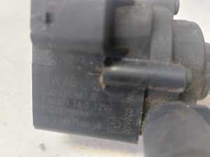 Volkswagen Transporter T6 (2015–2026) Tsirkulatsioonipump 5Q0965561B - 5