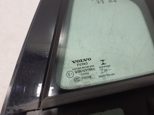 VOLVO S60 III (2018–2026) Tagumise külgukse kolmnurkklaas 31442964 - 3