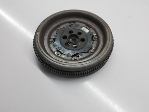 Volkswagen Tiguan (2017–2026) Sajūga spararats 04E105266E - 3