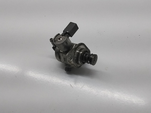 Volkswagen Tiguan (2017–2026) Kütusepump 04E127025D - 2