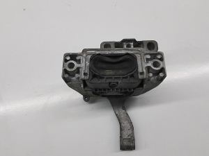 Volkswagen Tiguan (2017–2026) Engine mount 5Q0199262 - 3