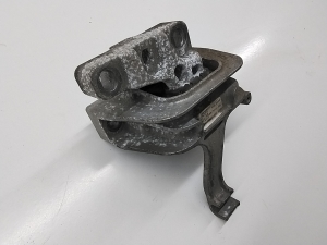 Volkswagen Tiguan (2017–2026) Engine mount 5Q0199262 - 4