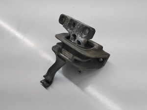 Volkswagen Tiguan (2017–2026) Engine mount 5Q0199262 - 5