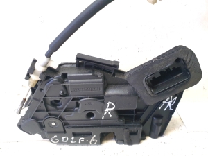 Volkswagen Golf VI (2008–2013) Front door lock 5K1837016B - 4