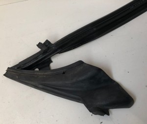 BMW 6 SERIES F06 (2011–2017) Esiukse tihenduskumm S5349722 - 2