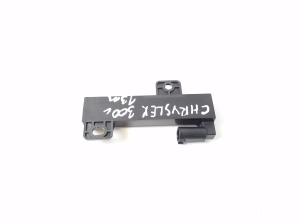 Chrysler 300C LX (2010–2026) Antenna amplifier 68051315AB - 3