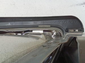 VOLVO XC60 (2017–2026) Summuti otsik 31454854 - 3
