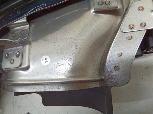 VOLVO XC60 (2017–2026) Summuti otsik 31454854 - 4