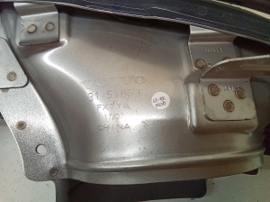 VOLVO XC60 (2017–2026) Summuti otsik 31454853 - 3