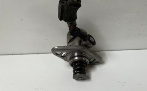 Pompe à carburant - 04E127026E01