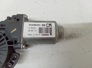 Hyundai Santa Fe (2006–2012) Rear side door window regulator motor 400908 - 2