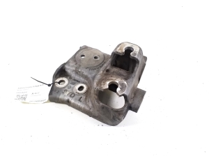 Subaru Legacy V (2009–2014) Engine bracket 41032AJ040 - 3