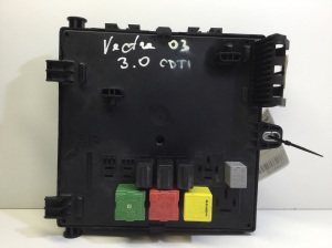 Opel Signum (2003–2008) Interior fuse box - 2