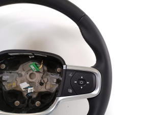 VOLVO XC40 (2017–2026) Rool ja selle osad - 2