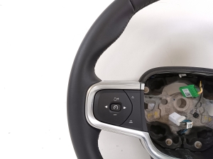 VOLVO XC40 (2017–2026) Rool ja selle osad - 3