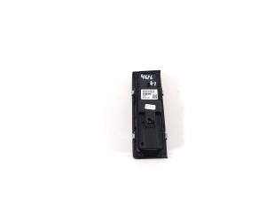 VOLVO XC40 (2017–2026) Front door glass switch 32319765 - 4