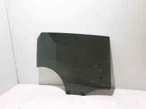   Rear side door glass  - 823006607R 