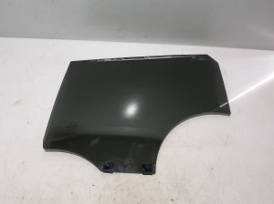 Rear side door glass - 823015115R