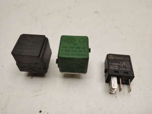Mercedes Benz E-Class W211 (2002–2009) Relay a0025422319 - 2
