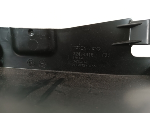 VOLVO XC40 (2017–2026) Kapotialune kate 32414316 - 2